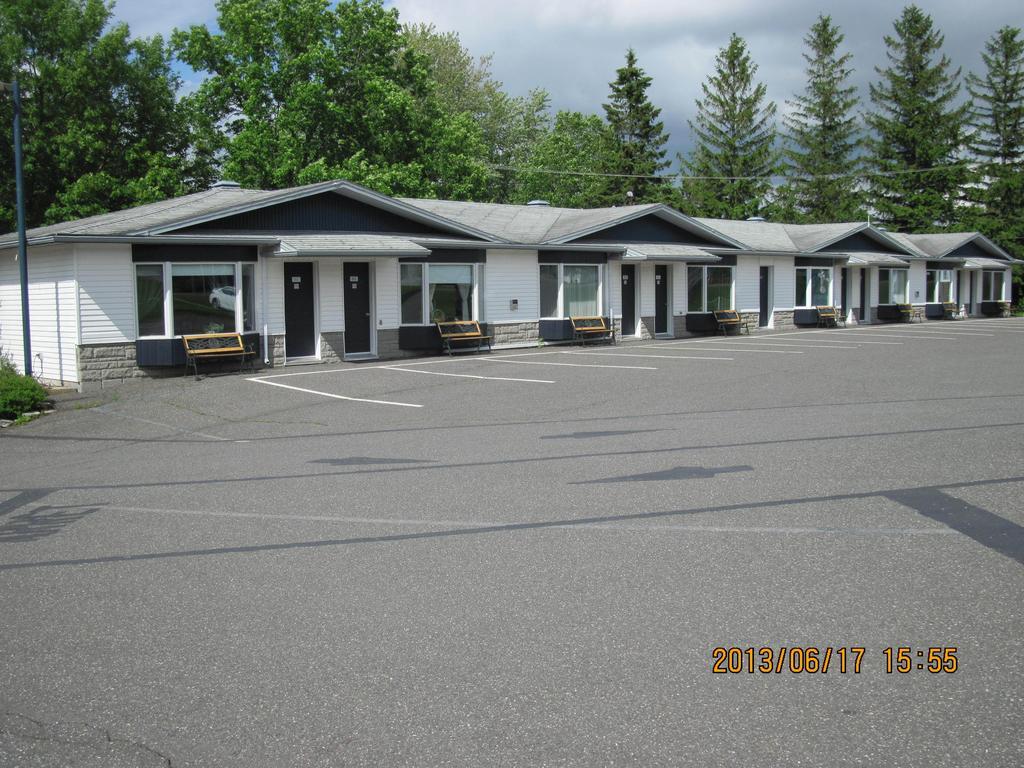 Motel Parc Beaumont Inc. ภายนอก รูปภาพ