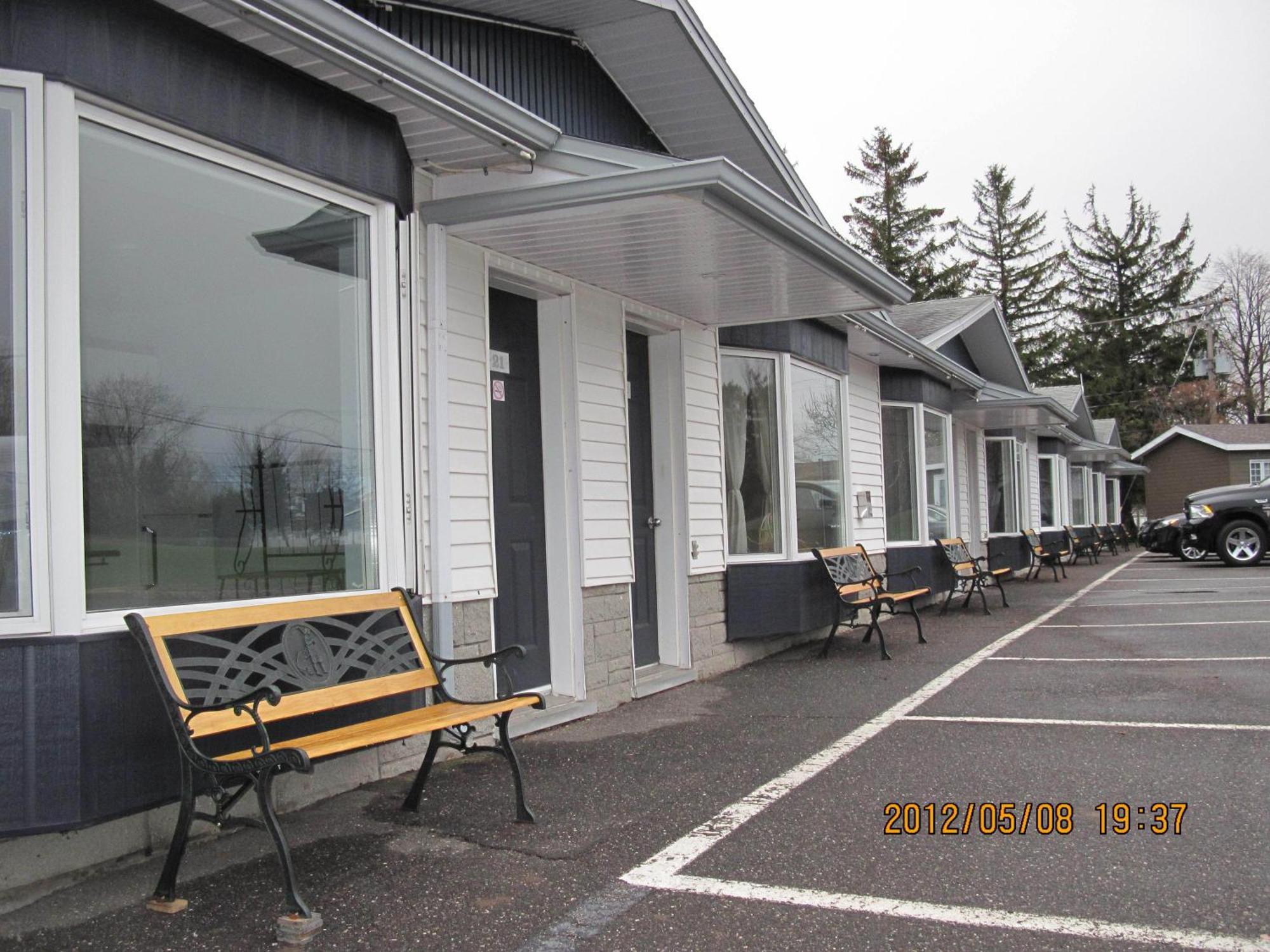 Motel Parc Beaumont Inc. ภายนอก รูปภาพ